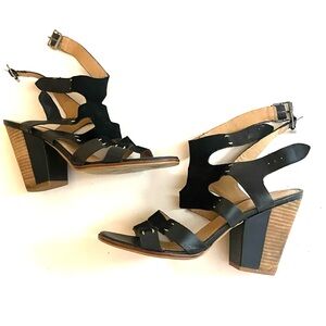Dolce Vita black strappy sandals. 7.5.